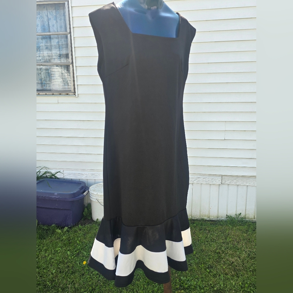 Black n white color block trumpet dress